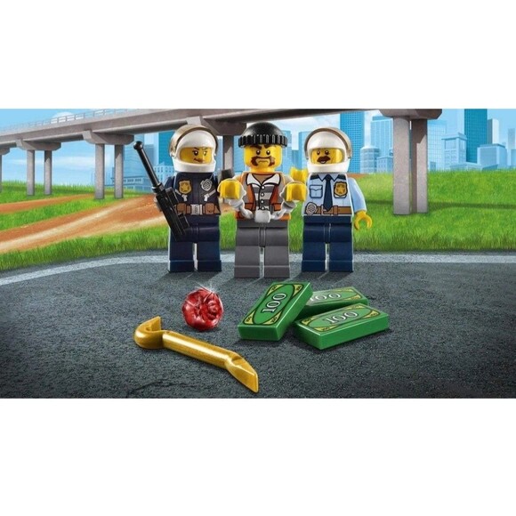 LEGO City Police Tow Truck Trouble 60137 Retired! (144 Pieces) Damaged Box - Picture 3 of 9